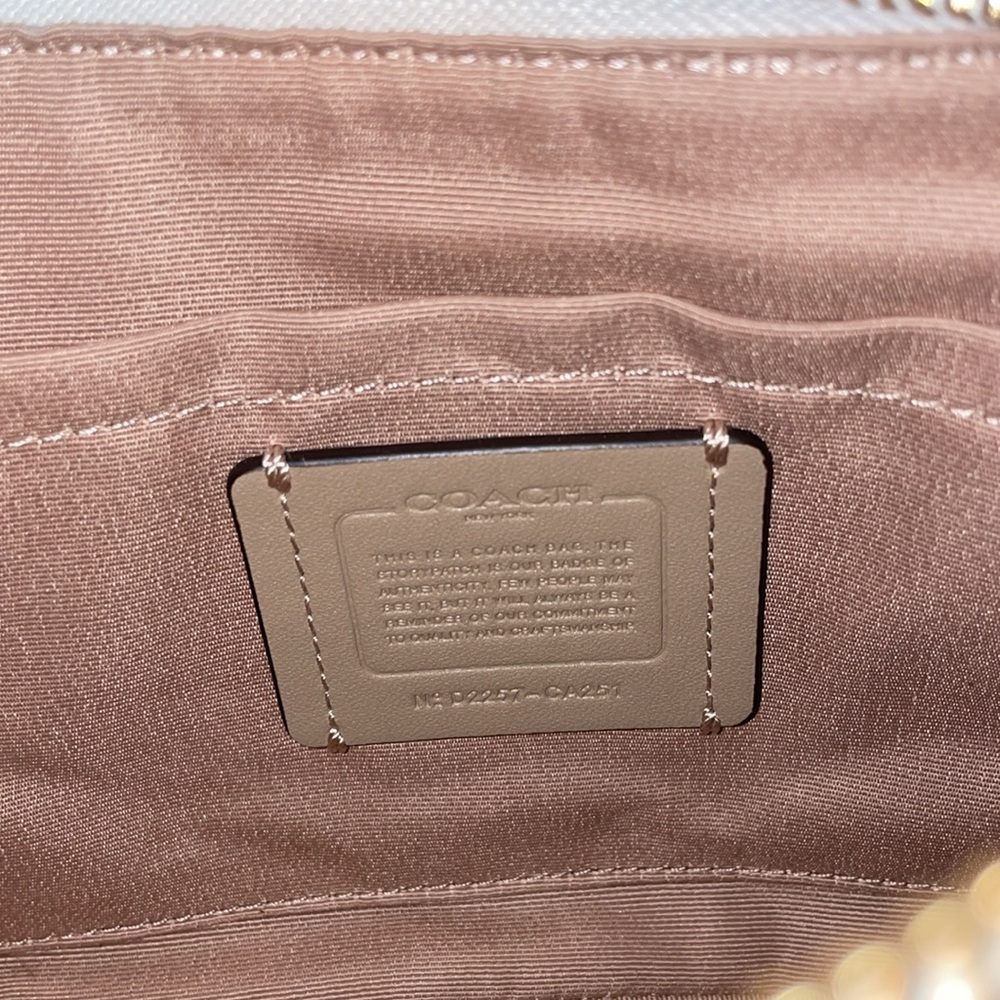 Coach Teri Crossbody Heart Design Leather Bag - Picture 3 of 8